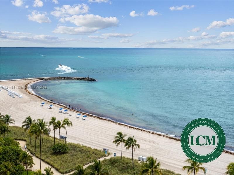 Apartamento elegante e remodelado em Bal Harbour