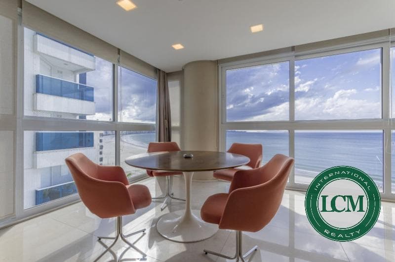 Apartamento de Luxuoso em Frente ao Mar