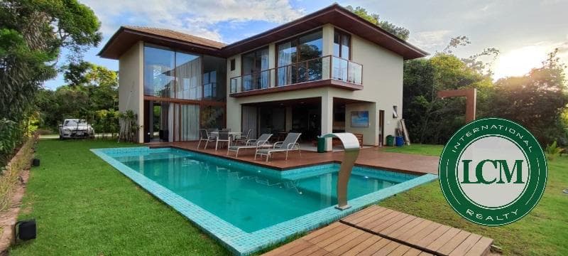 Casa com 7 Suítes e Hidromassagem