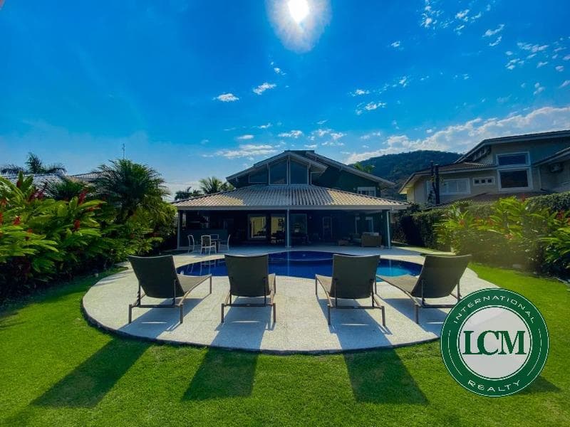 Excelente Casa de 6 Quartos em Tabatinga