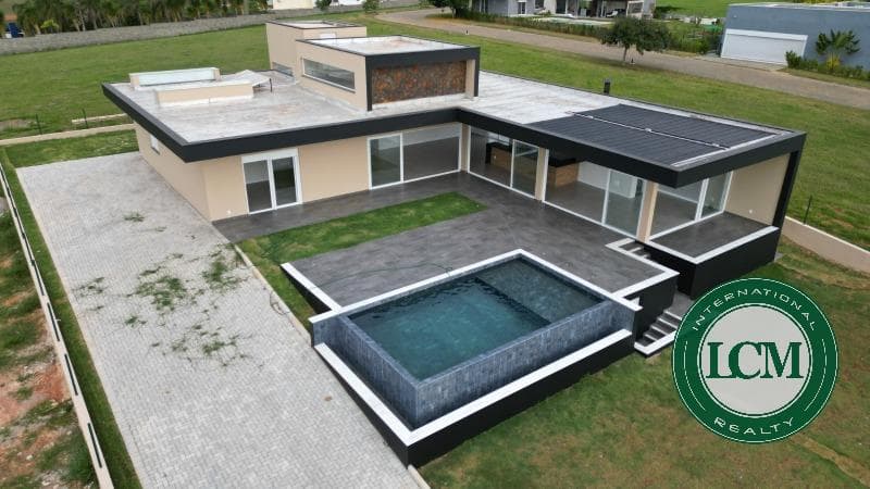 Casa à Beira da Represa no Condomínio Náutico Residencial Porto Laranjeiras