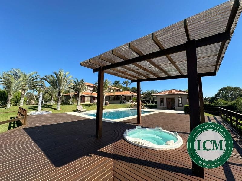 Casa de alto padrão com vista incrível para a represa.
