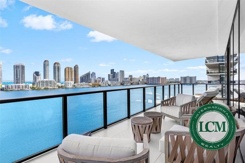 Apartamento à venda com vista mar em Aventura