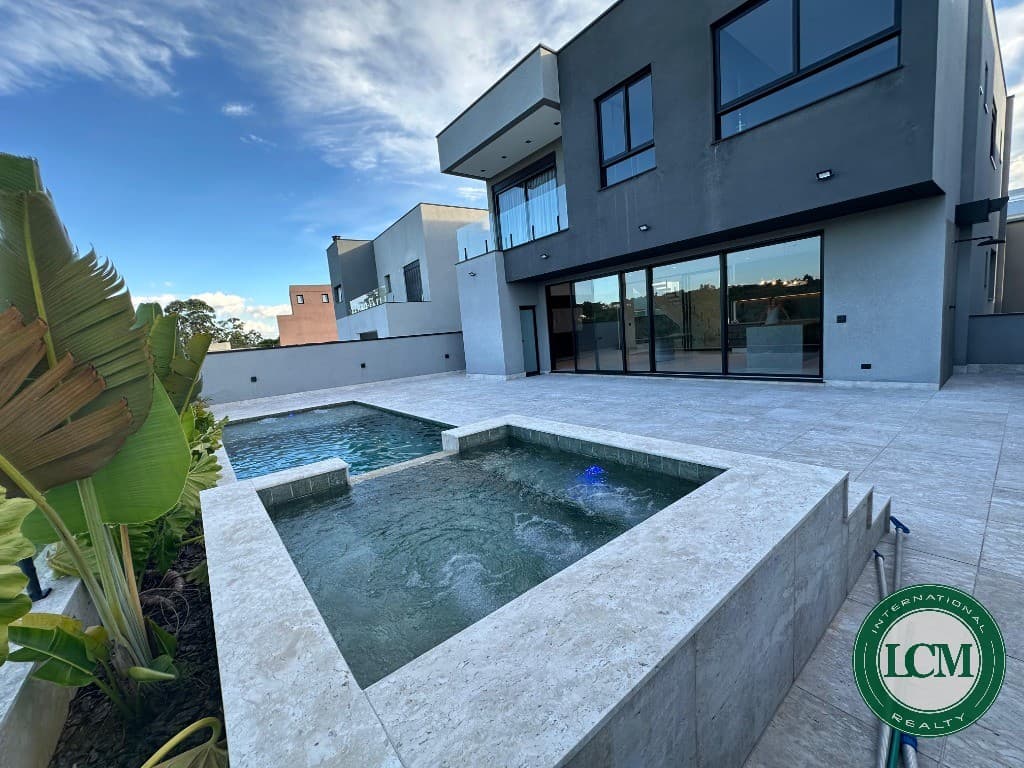 Casa moderna à venda no Condomínio SPII