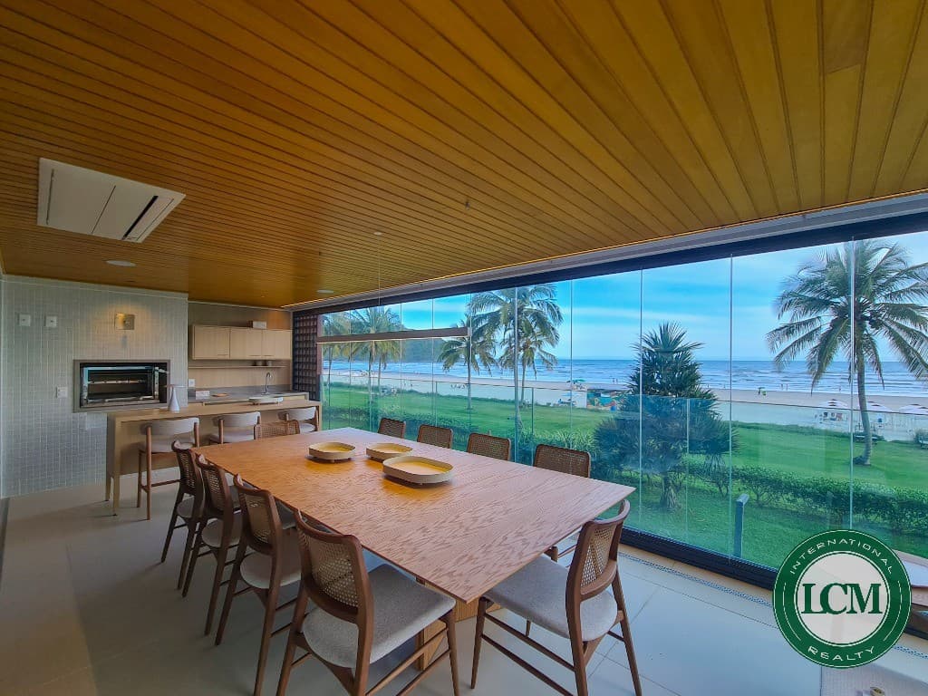 Apartamento pé na areia à venda na Riviera de São Lourenço
