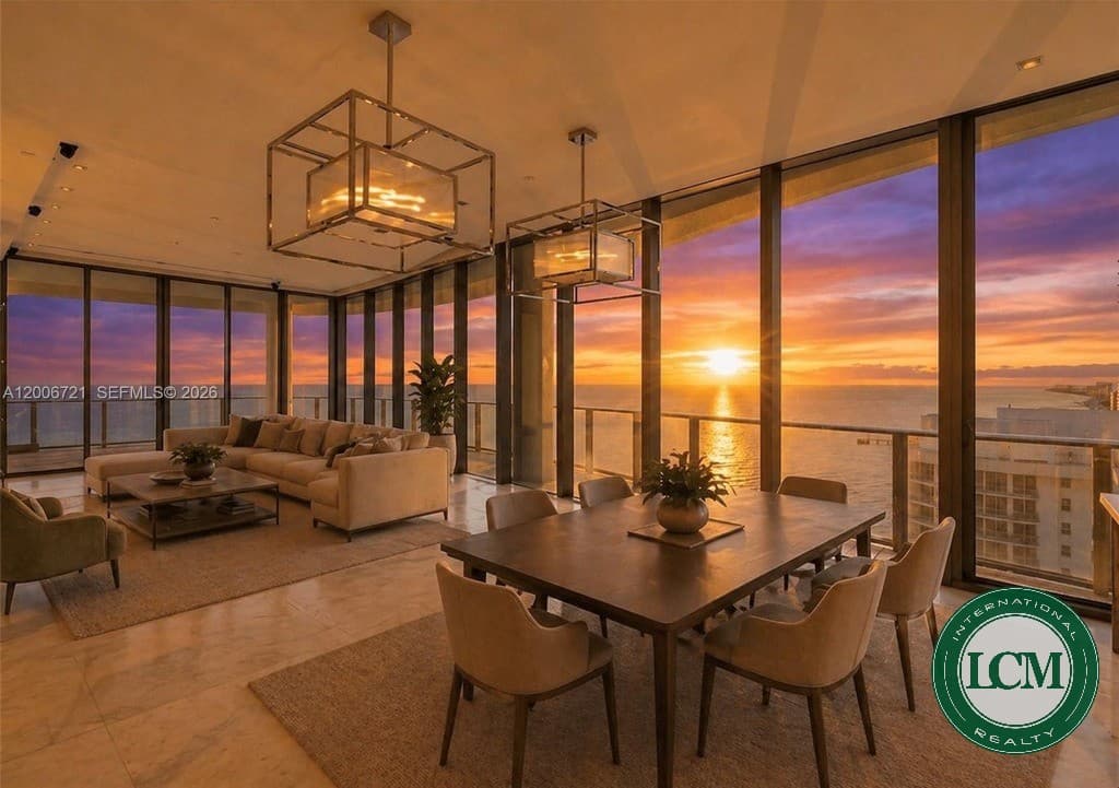 Residência Frente-Mar à Venda em Sunny Isles Beach