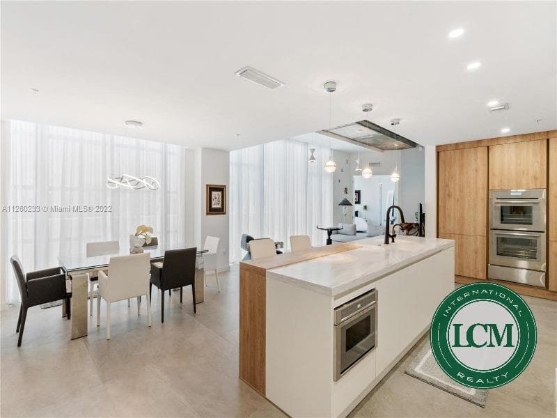 Linda Penthouse em Miami