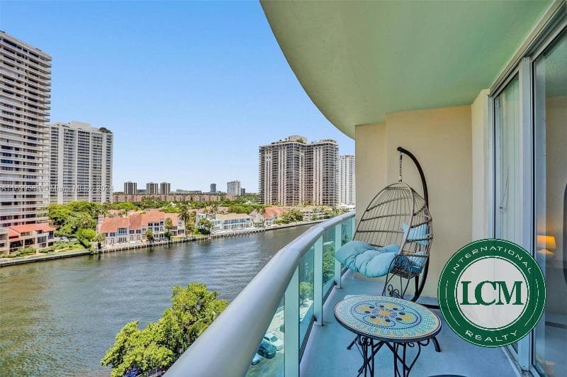 Apartamento à venda em Sunny Isles Beach